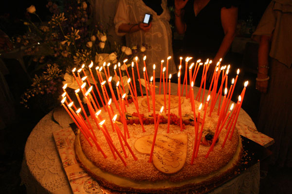 Un grand gâteau viendra clôturer ce moment solennel de partage