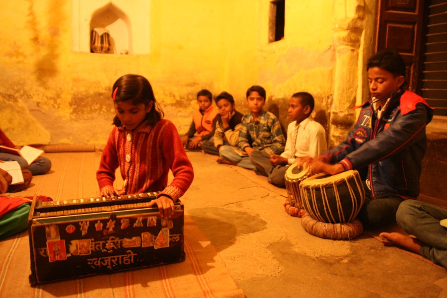 Musique indienne à Kajuraho, des enfants surdoués !!!